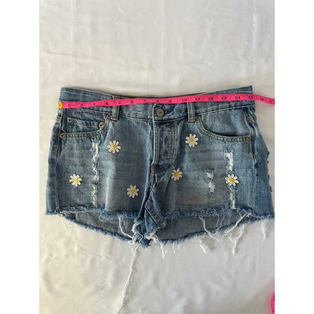Rails‎ Denim Shorts Distressed Daisy Embroidered Raw Hem Casual Size 26 - Picture 3 of 7